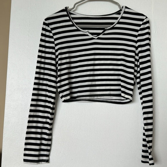 Shein Black and White Striped Crop Top - Picture 4 of 4